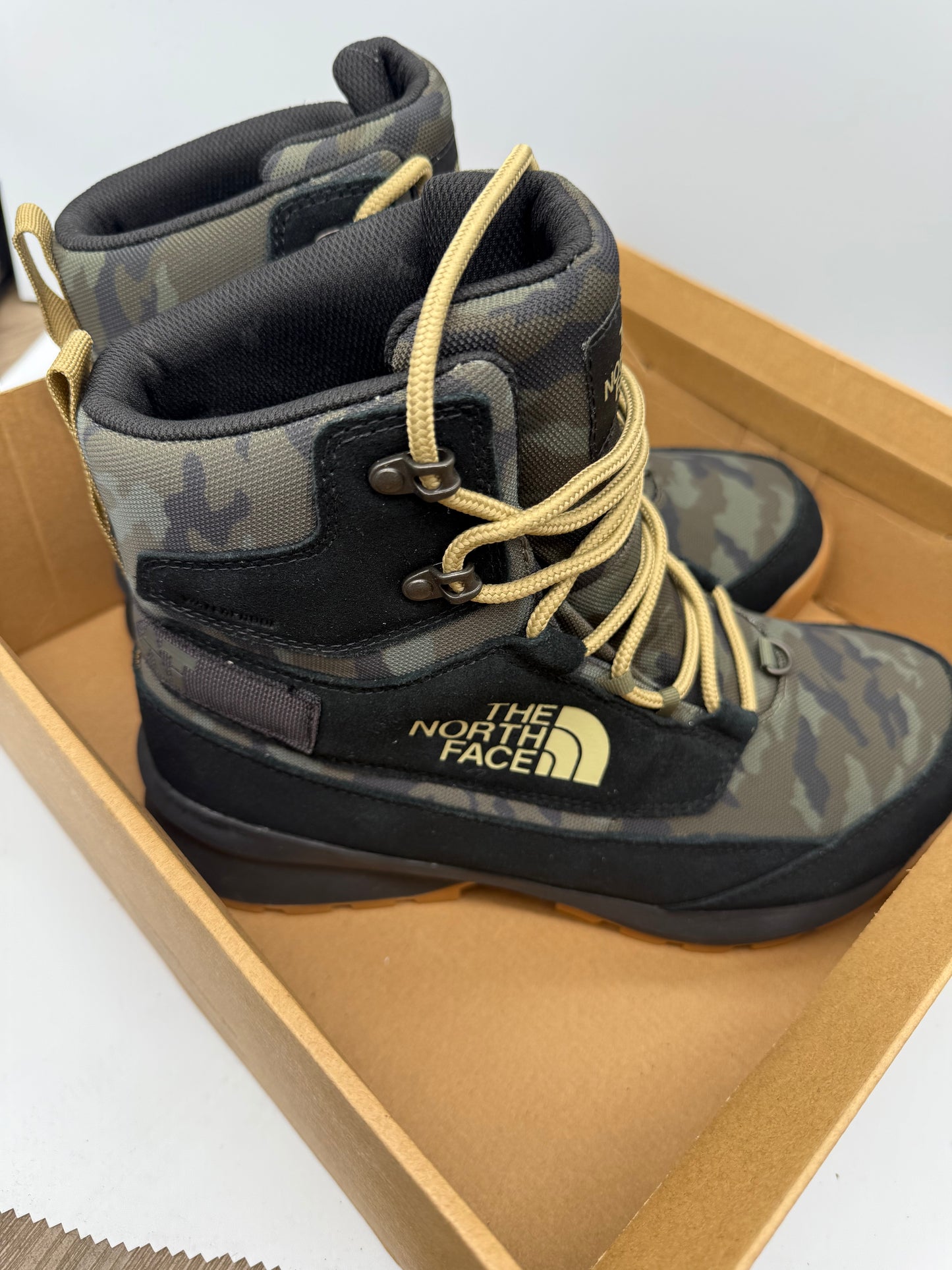 North Face Men’s Chilkat V Cognito Waterproof Boots